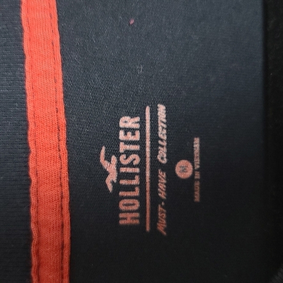 Hollister black tshirt - Picture 3 of 5